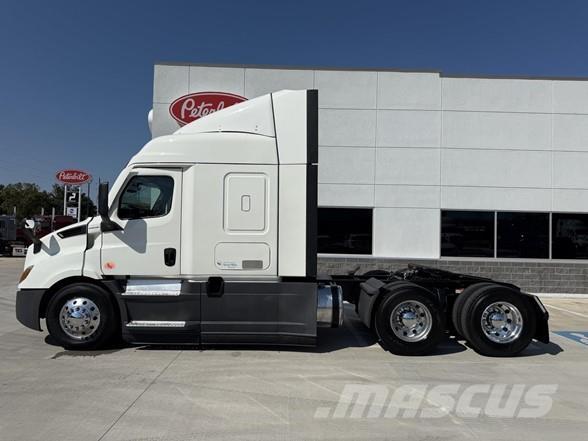 Freightliner CASCADIA 116 Prime Movers
