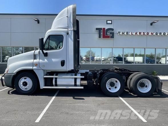 Freightliner CASCADIA 126 Prime Movers