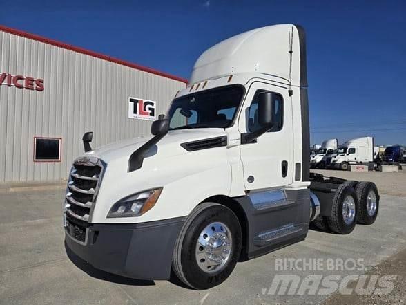 Freightliner CASCADIA 126 Prime Movers