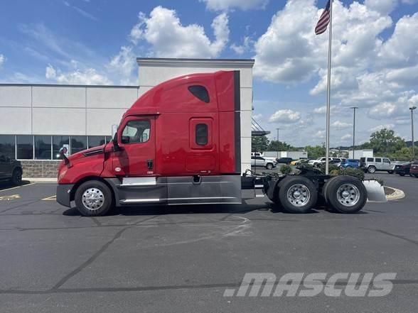 Freightliner CASCADIA 126 Prime Movers