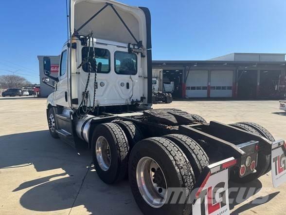 Freightliner CASCADIA 126 Prime Movers