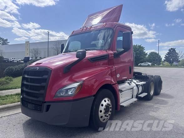 Freightliner CASCADIA 126 Prime Movers