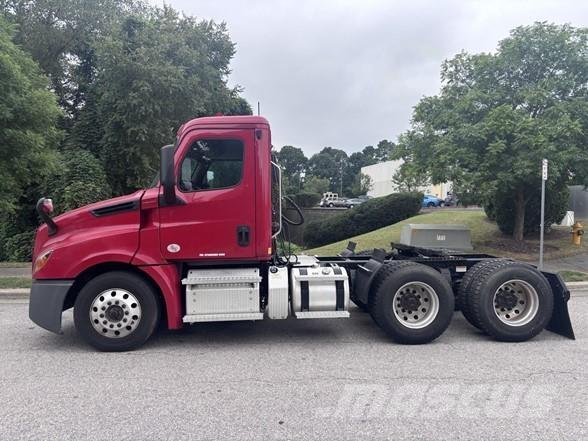 Freightliner CASCADIA 126 Prime Movers