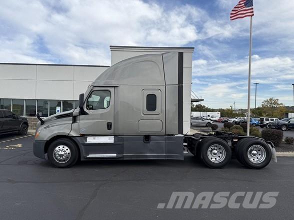 Freightliner CASCADIA 126 Prime Movers