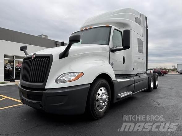 International LT Prime Movers