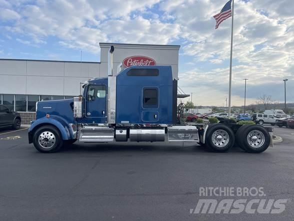 Kenworth W900 Prime Movers
