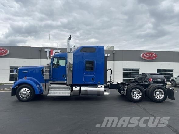 Kenworth W900 Prime Movers