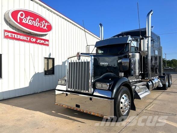 Kenworth W900 Prime Movers