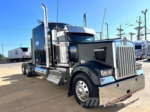Kenworth W900 Prime Movers