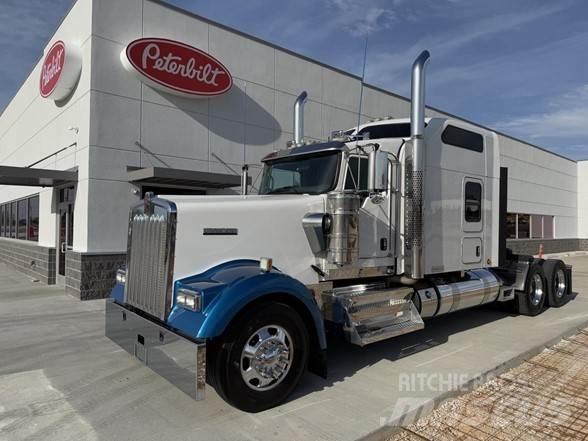 Kenworth W900B Prime Movers