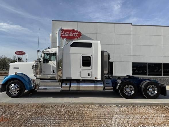 Kenworth W900B Prime Movers