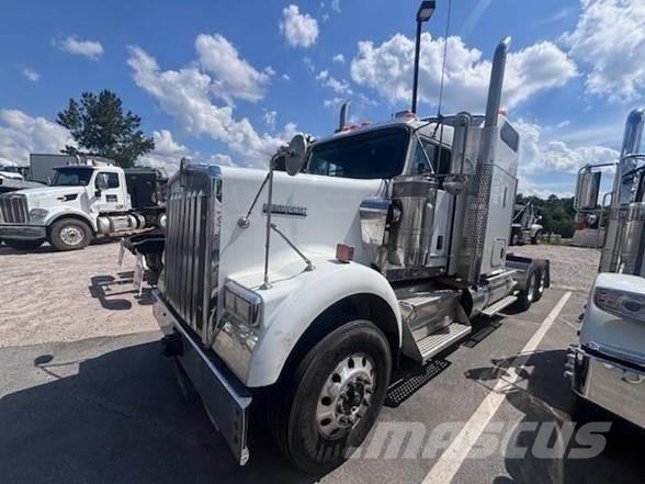 Kenworth W900B Prime Movers