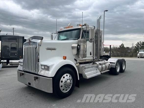 Kenworth W900L Prime Movers