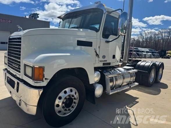 Mack PINNACLE CHU613 Prime Movers