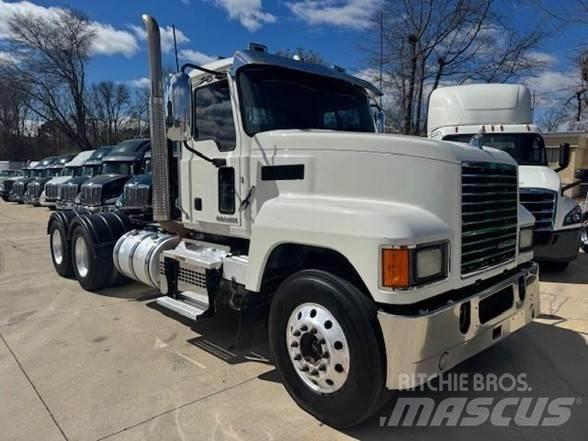 Mack PINNACLE CHU613 Prime Movers
