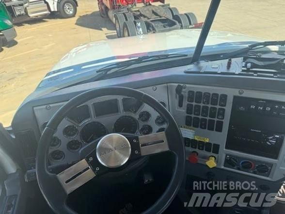 Mack PINNACLE CHU613 Prime Movers