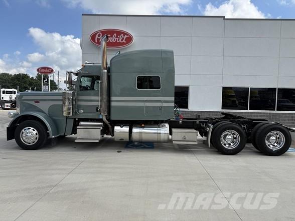 Peterbilt 389 Prime Movers