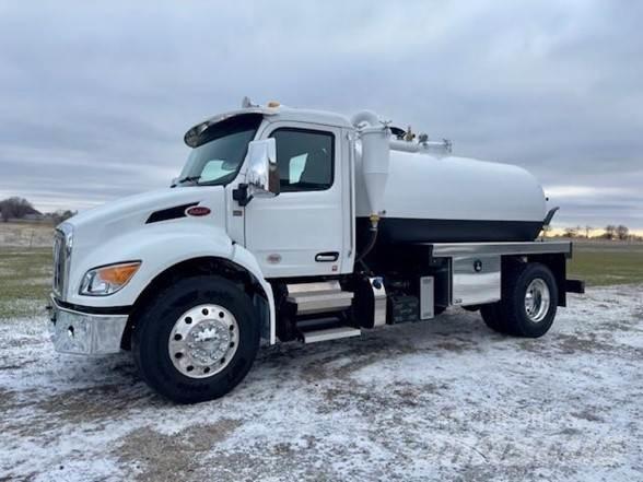 Peterbilt 536 Tanker trucks