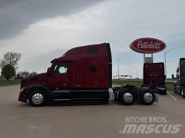 Peterbilt 579 Prime Movers