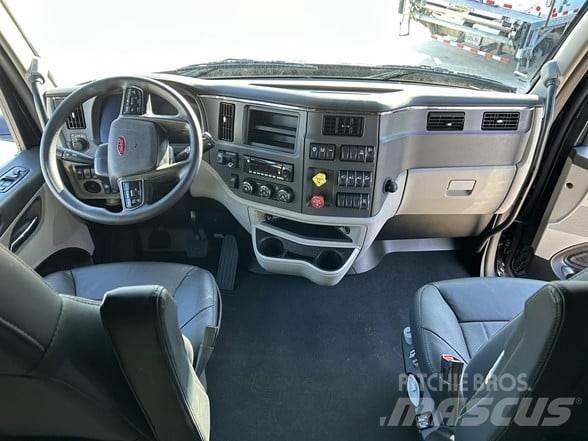 Peterbilt 579 Prime Movers