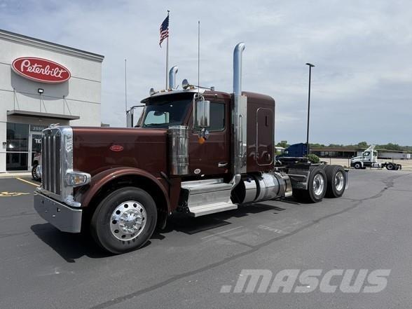 Peterbilt 589 Prime Movers