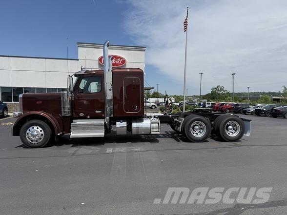 Peterbilt 589 Prime Movers