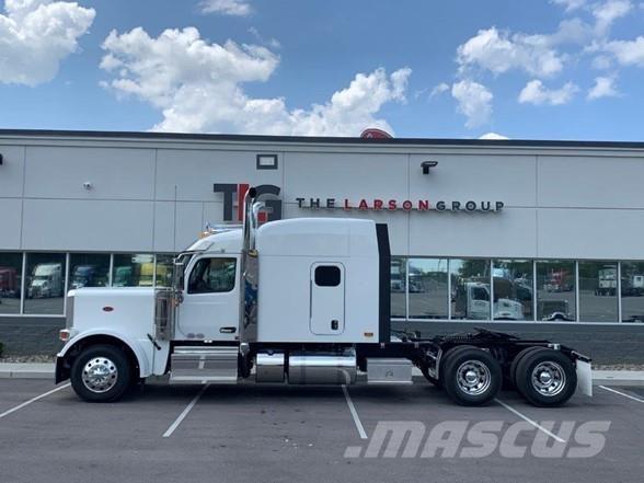 Peterbilt 589 Prime Movers
