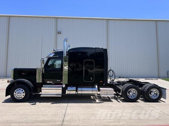 Peterbilt 589 Prime Movers