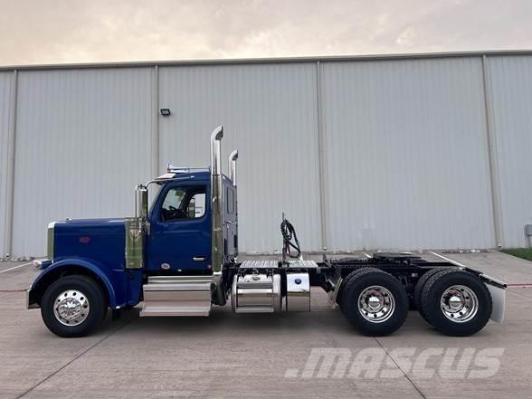 Peterbilt 589 Prime Movers