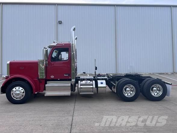 Peterbilt 589 Prime Movers