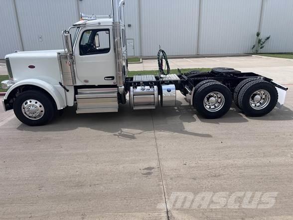 Peterbilt 589 Prime Movers