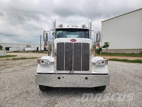 Peterbilt 589 Prime Movers