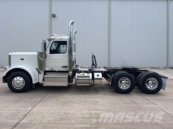 Peterbilt 589 Prime Movers