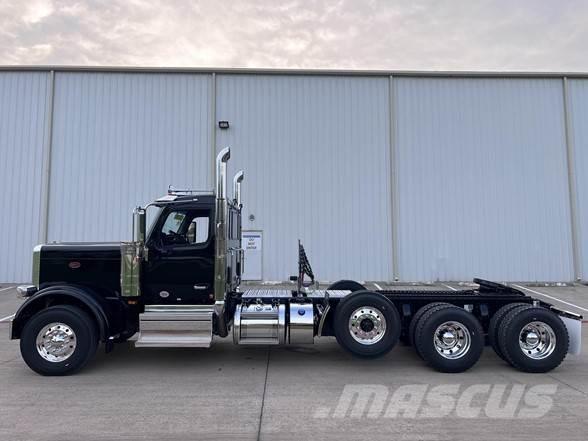 Peterbilt 589 Prime Movers