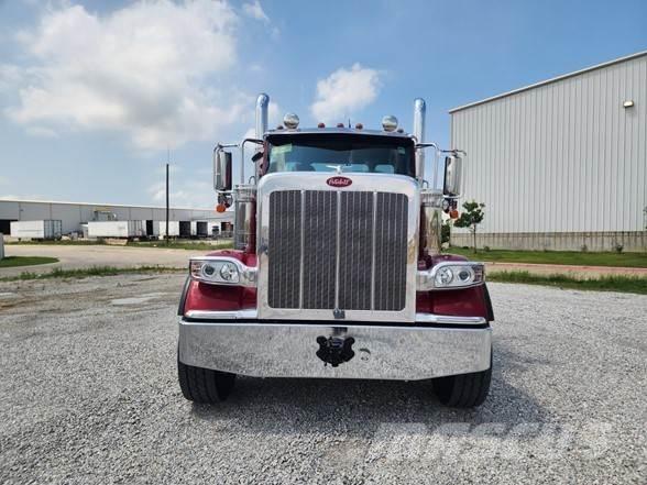 Peterbilt 589 Prime Movers