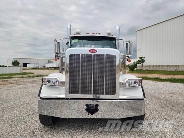 Peterbilt 589 Prime Movers