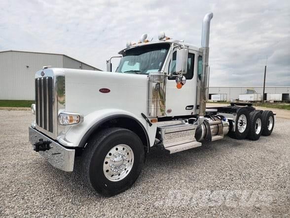 Peterbilt 589 Prime Movers