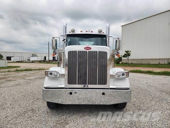 Peterbilt 589 Prime Movers