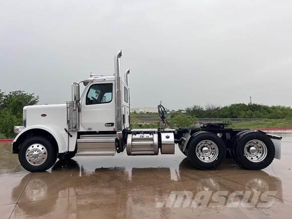 Peterbilt 589 Prime Movers