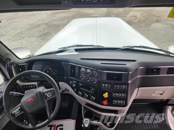 Peterbilt 589 Prime Movers