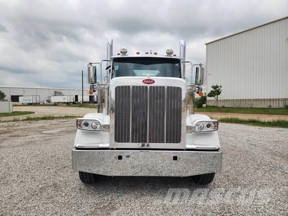 Peterbilt 589 Prime Movers