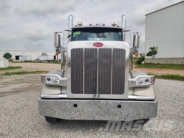 Peterbilt 589 Prime Movers