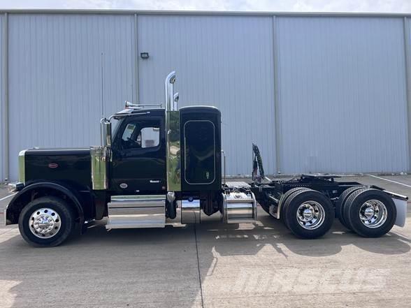 Peterbilt 589 Prime Movers