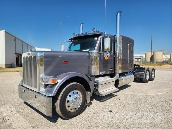 Peterbilt 589 Prime Movers