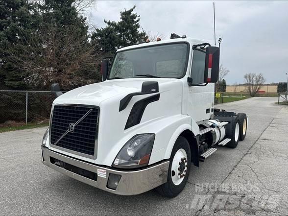 Volvo VNL42T300 Prime Movers