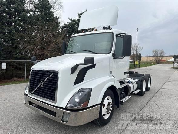 Volvo VNL42T300 Prime Movers