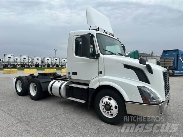 Volvo VNL42T300 Prime Movers