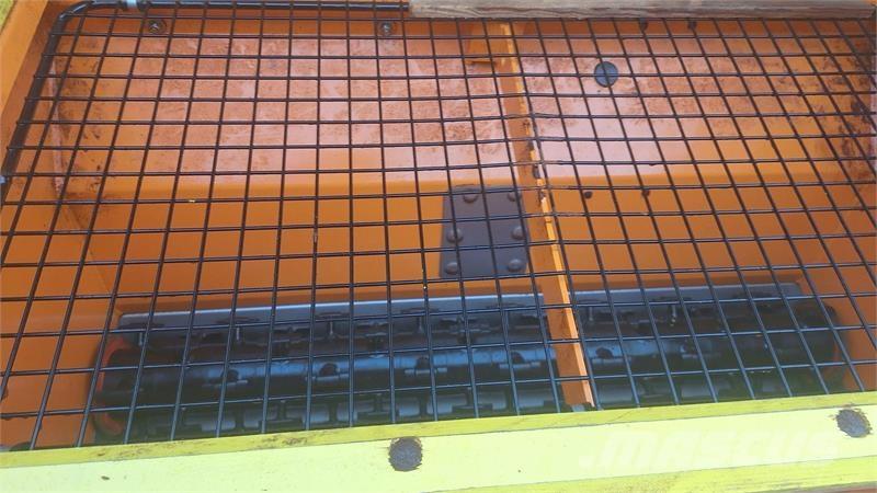 Rauch UKS 100 Sand and salt spreaders
