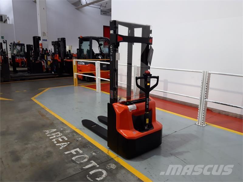 BT SHE100 Hand pallet stackers