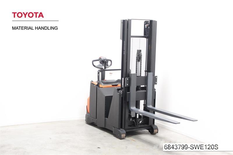 BT SWE120 Pedestrian stacker